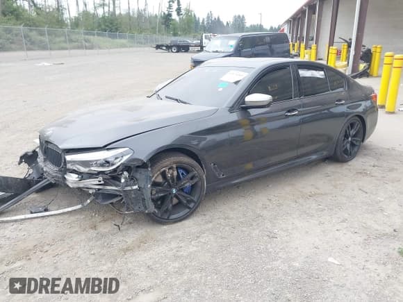 ✅ 2018 BMW 5 Series M550i xDrive • VIN: WBAJB9C5XJB286016 • Лот: 42476003. Опубликован ранее на IAAI с пробегом 99 341 миль. Бесплатный доступ к архиву аукционных продаж из США и подробный отчёт об истории автомобиля на DreamBid. Изображение 17.