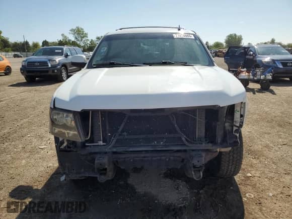 2010 Chevrolet Suburban LT z VIN 1GNUKJE33AR260045, wystawiony jako Copart lot #71088865 z przebiegiem Nie podano mil oraz Szkoda całkowita • Salvage title. Historia ofert i sprzedaży dostępna na DreamBid. Obrazek 5.