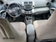 ✅ 2010 Toyota RAV4 • VIN: JTMZF4DV1A5025917 • Лот: 81991755. Опубликован ранее на Copart с пробегом Не указан. Бесплатный доступ к архиву аукционных продаж из США и подробный отчёт об истории автомобиля на DreamBid. Изображение 8.