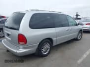 ✅ 2000 Chrysler Town & Country Limited • VIN: 1C4GP64L0YB525450 • Lot: 42272022. Listed on IAAI with 216,547 mi. Free auction sales archive from the USA and detailed vehicle history report at DreamBid. Image 4.