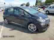 2017 Chevrolet Bolt EV LT z VIN 1G1FW6S05H4187421, wystawiony jako Copart lot #46717014 z przebiegiem 69 451 mil mil oraz . Historia ofert i sprzedaży dostępna na DreamBid. Obrazek 4.