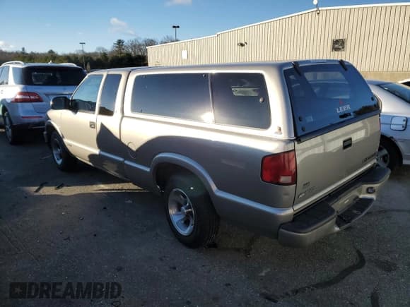 ✅ 2002 Chevrolet S-10 LS • VIN: 1GCCS19W928130934 • Лот: 41558485. Опубликован ранее на Copart с пробегом 113 817 миль. Бесплатный доступ к архиву аукционных продаж из США и подробный отчёт об истории автомобиля на DreamBid. Изображение 2.