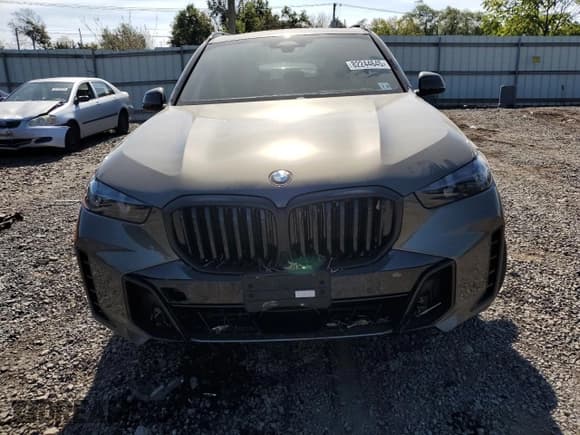 ✅ 2025 BMW X5 xDrive40i • VIN: 5UX23EU04S9006582 • Lot: 82244645. Listed on Copart with 3,447 mi. Free auction sales archive from the USA and detailed vehicle history report at DreamBid. Image 5.