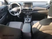 ✅ 2022 Hyundai Kona SE • VIN: KM8K22AB6NU762923 • Лот: 68256214. Опубликован ранее на Copart с пробегом 25 053 миль. Бесплатный доступ к архиву аукционных продаж из США и подробный отчёт об истории автомобиля на DreamBid. Изображение 8.