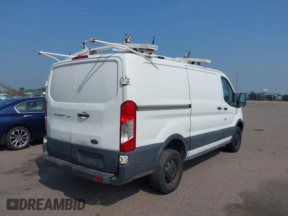 ✅ 2015 Ford Transit Cargo • VIN: 1FTNR1YM1FKB33081 • Лот: 42834421. Опубликован ранее на IAAI с пробегом 215 802 миль. Бесплатный доступ к архиву аукционных продаж из США и подробный отчёт об истории автомобиля на DreamBid. Изображение 4.