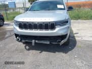 ✅ 2024 Jeep Wagoneer Series II • VIN: 1C4SJUBP5RS116769 • Lot: 43136394. Wystawiony na IAAI z przebiegiem 14 327 mil. Bezpłatny archiwum sprzedaży aukcyjnych z USA i szczegółowy raport historii pojazdu na DreamBid. Zdjęcie 6.