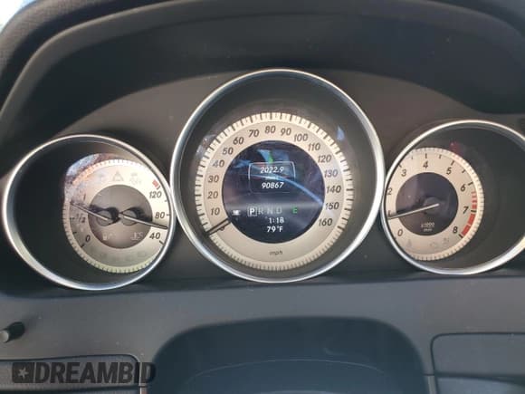 ✅ 2013 Mercedes-Benz C 250 • VIN: WDDGJ4HB8DF954934 • Lot: 89672385. Listed on Copart with 90,867 mi. Free auction sales archive from the USA and detailed vehicle history report at DreamBid. Image 9.