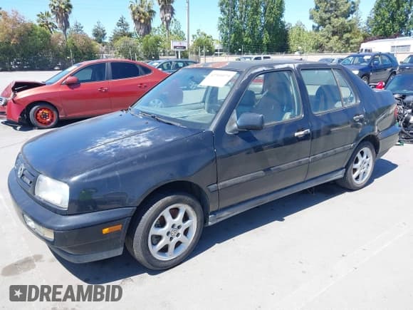✅ 1998 Volkswagen Jetta • VIN: 3VWTD81H5WM203358 • Lot: 42311079. Wystawiony na IAAI z przebiegiem 191 037 mil. Bezpłatny archiwum sprzedaży aukcyjnych z USA i szczegółowy raport historii pojazdu na DreamBid. Zdjęcie 2.