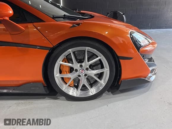 ✅ 2016 McLaren 570S • VIN: SBM13DAA8GW000904 • Лот: 81285395. Опубликован ранее на Copart с пробегом 33 092 миль. Бесплатный доступ к архиву аукционных продаж из США и подробный отчёт об истории автомобиля на DreamBid. Изображение 13.