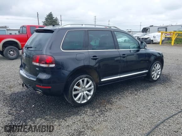 ✅ 2010 Volkswagen Touareg • VIN: WVGAK7A99AD001240 • Lot: 42086312. Wystawiony na IAAI z przebiegiem 108 845 mil. Bezpłatny archiwum sprzedaży aukcyjnych z USA i szczegółowy raport historii pojazdu na DreamBid. Zdjęcie 4.