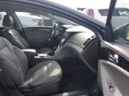 ✅ 2013 Hyundai Sonata SE • VIN: 5NPEC4AC9DH523068 • Лот: 43702830. Опубликован ранее на IAAI с пробегом 190 573 миль. Бесплатный доступ к архиву аукционных продаж из США и подробный отчёт об истории автомобиля на DreamBid. Изображение 5.