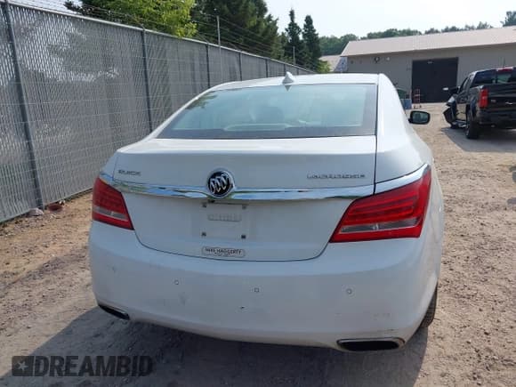 ✅ 2015 Buick LaCrosse Leather • VIN: 1G4GB5G35FF166165 • Lot: 42914744. Wystawiony na IAAI z przebiegiem 120 257 mil. Bezpłatny archiwum sprzedaży aukcyjnych z USA i szczegółowy raport historii pojazdu na DreamBid. Zdjęcie 16.