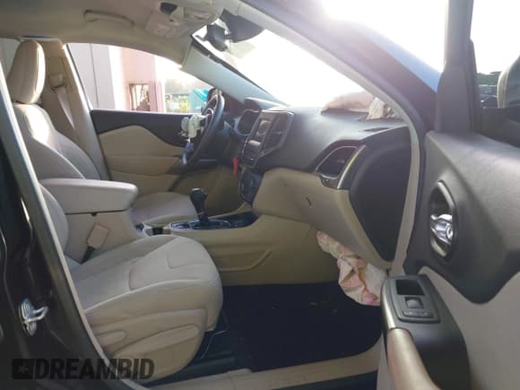 ✅ 2021 Jeep Cherokee Latitude • VIN: 1C4PJLCB6MD140837 • Lot: 43542683. Listed on IAAI with 51,458 mi. Free auction sales archive from the USA and detailed vehicle history report at DreamBid. Image 5.