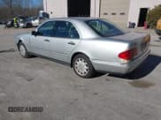 ✅ 1998 Mercedes-Benz E 320 • VIN: WDBJF65F0WA679546 • Lot: 43765700. Wystawiony na IAAI z przebiegiem 177 810 mil. Bezpłatny archiwum sprzedaży aukcyjnych z USA i szczegółowy raport historii pojazdu na DreamBid. Zdjęcie 3.
