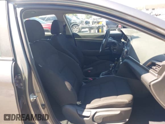 ✅ 2020 Hyundai Elantra SE • VIN: 5NPD74LF8LH544371 • Лот: 42851839. Опубликован ранее на IAAI с пробегом 131 603 миль. Бесплатный доступ к архиву аукционных продаж из США и подробный отчёт об истории автомобиля на DreamBid. Изображение 5.