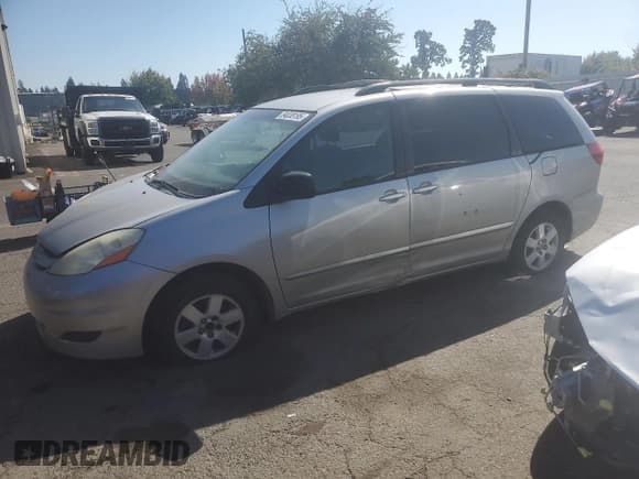 ✅ 2006 Toyota Sienna CE • VIN: 5TDZA23C76S513631 • Lot: 84038195. Wystawiony na Copart z przebiegiem Nie podano. Bezpłatny archiwum sprzedaży aukcyjnych z USA i szczegółowy raport historii pojazdu na DreamBid. Zdjęcie 1.