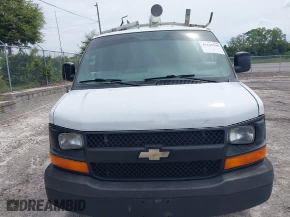 ✅ 2014 Chevrolet Express Cargo • VIN: 1GCSGAFX7E1182411 • Lot: 43142948. Wystawiony na IAAI z przebiegiem 248 561 mil. Bezpłatny archiwum sprzedaży aukcyjnych z USA i szczegółowy raport historii pojazdu na DreamBid. Zdjęcie 12.
