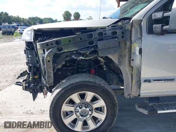 ✅ 2017 Ford F-250 Lariat • VIN: 1FT7W2BT7HEE61551 • Lot: 42861624. Listed on IAAI with 121,336 mi. Free auction sales archive from the USA and detailed vehicle history report at DreamBid. Image 6.