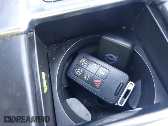 ✅ 2011 Volvo S60 • VIN: YV1902FH7B2000742 • Лот: 43537139. Опубликован ранее на IAAI с пробегом 96 140 миль. Бесплатный доступ к архиву аукционных продаж из США и подробный отчёт об истории автомобиля на DreamBid. Изображение 11.