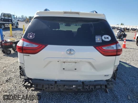 ✅ 2018 Toyota Sienna XLE Auto Access Seat • VIN: 5TDYZ3DC3JS959776 • Lot: 89502375. Wystawiony na Copart z przebiegiem 69 053 mil. Bezpłatny archiwum sprzedaży aukcyjnych z USA i szczegółowy raport historii pojazdu na DreamBid. Zdjęcie 6.