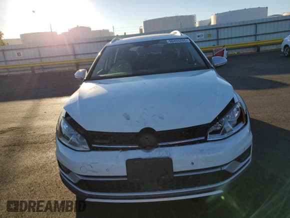 ✅ 2017 Volkswagen Golf S • VIN: 3VWH17AU1HM507134 • Lot: 90455205. Listed on Copart with 83,810 mi. Free auction sales archive from the USA and detailed vehicle history report at DreamBid. Image 5.