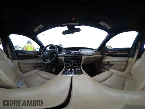 ✅ 2014 BMW 7 Series ALPINA B7 xDrive • VIN: WBAYF8C56ED653467 • Лот: 43050424. Опубликован ранее на IAAI с пробегом 122 104 миль. Бесплатный доступ к архиву аукционных продаж из США и подробный отчёт об истории автомобиля на DreamBid. Изображение 19.