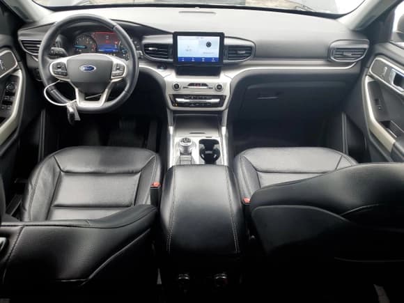 ✅ 2020 Ford Explorer XLT • VIN: 1FMSK8DH6LGC48522 • Lot: 46847155. Wystawiony na Copart z przebiegiem 44 421 mil. Bezpłatny archiwum sprzedaży aukcyjnych z USA i szczegółowy raport historii pojazdu na DreamBid. Zdjęcie 8.