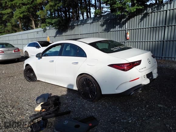 ✅ 2024 Mercedes-Benz CLA 250 • VIN: W1K5J4HB8RN452980 • Lot: 43009840. Listed on IAAI with 5,765 mi. Free auction sales archive from the USA and detailed vehicle history report at DreamBid. Image 3.