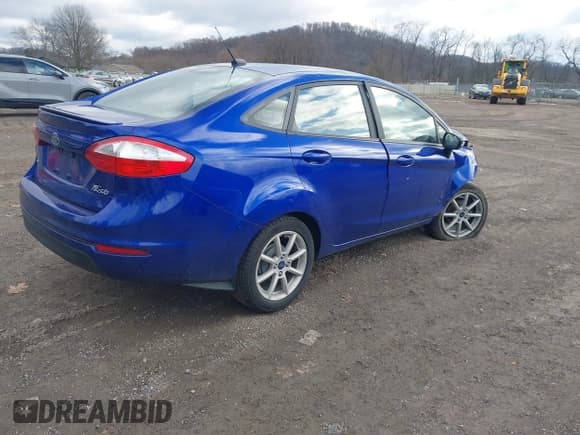 ✅ 2015 Ford Fiesta SE • VIN: 3FADP4BJ1FM163651 • Lot: 43804801. Wystawiony na IAAI z przebiegiem 64 704 mil. Bezpłatny archiwum sprzedaży aukcyjnych z USA i szczegółowy raport historii pojazdu na DreamBid. Zdjęcie 4.