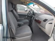 ✅ 2010 Chrysler Town & Country LX • VIN: 2A4RR2D1XAR376430 • Lot: 42317617. Wystawiony na IAAI z przebiegiem 126 450 mil. Bezpłatny archiwum sprzedaży aukcyjnych z USA i szczegółowy raport historii pojazdu na DreamBid. Zdjęcie 5.