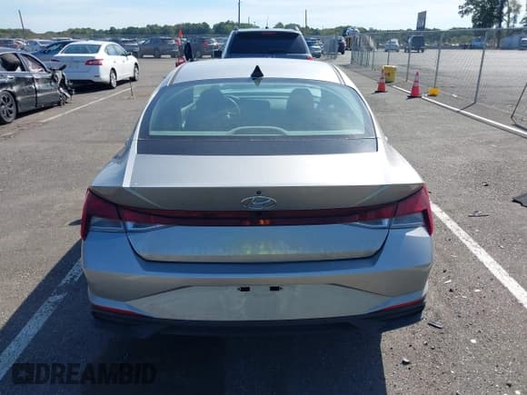 ✅ 2021 Hyundai Elantra SEL • VIN: 5NPLM4AG7MH045014 • Lot: 43345253. Listed on IAAI with 131,971 mi. Free auction sales archive from the USA and detailed vehicle history report at DreamBid. Image 16.