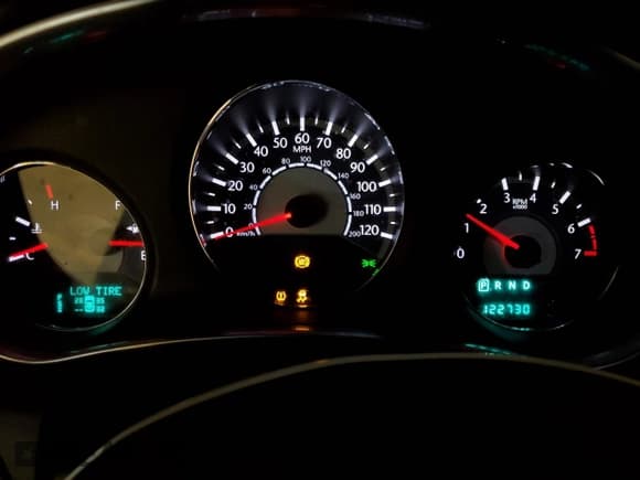 ✅ 2011 Chrysler 200 Touring • VIN: 1C3BC1FB8BN614626 • Lot: 91704445. Wystawiony na Copart z przebiegiem 148 500 mil. Bezpłatny archiwum sprzedaży aukcyjnych z USA i szczegółowy raport historii pojazdu na DreamBid. Zdjęcie 9.