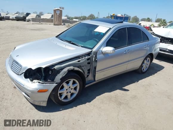 ✅ 2002 Mercedes-Benz C 230/260/280/320 • VIN: WDBRF61J92F135508 • Lot: 43181821. Wystawiony na IAAI z przebiegiem Nie podano. Bezpłatny archiwum sprzedaży aukcyjnych z USA i szczegółowy raport historii pojazdu na DreamBid. Zdjęcie 2.
