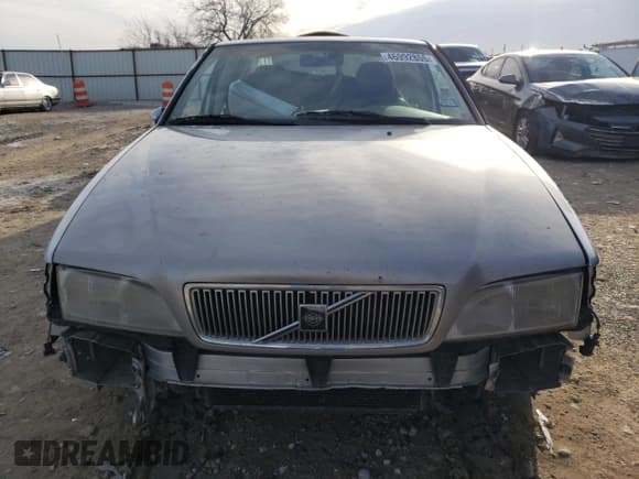 ✅ 1998 Volvo S70 • VIN: YV1LS558XW1551651 • Lot: 46992855. Wystawiony na Copart z przebiegiem 110 709 mil. Bezpłatny archiwum sprzedaży aukcyjnych z USA i szczegółowy raport historii pojazdu na DreamBid. Zdjęcie 5.
