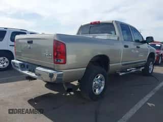 2005 Dodge 3500 SLT z VIN 3D7LS38C15G776041, wystawiony jako IAAI lot #42358059 z przebiegiem 93 860 mil mil oraz . Historia ofert i sprzedaży dostępna na DreamBid. Obrazek 4.