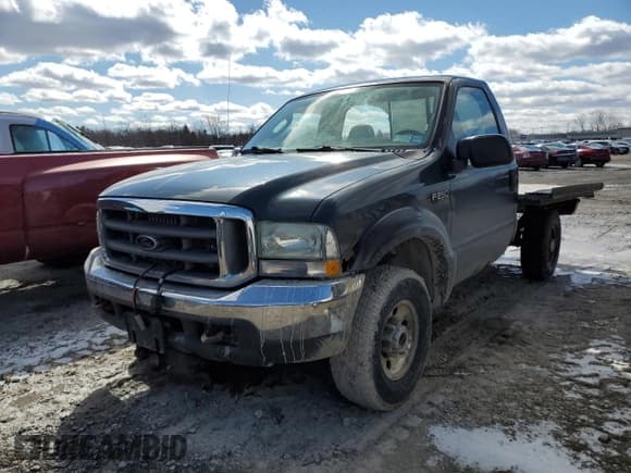 ✅ 2004 Ford F-250 XL • VIN: 1FTNF21LX4EB95168 • Lot: 47786605. Listed on Copart with 196,241 mi. Free auction sales archive from the USA and detailed vehicle history report at DreamBid. Image 1.