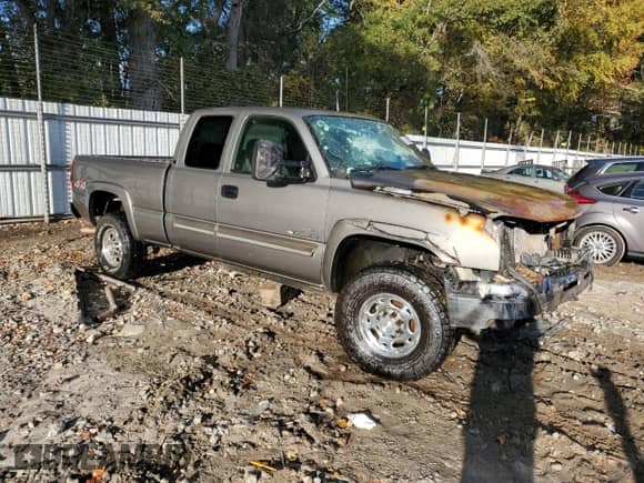 2006 Chevrolet Silverado 2500HD LT1 с VIN 1GCHK29D26E164070, выставлен на аукционе Copart как лот 90705675 с пробегом Не указан миль и На запчасти • Non repairable. История ставок и продаж доступна на DreamBid. Изображение 4.