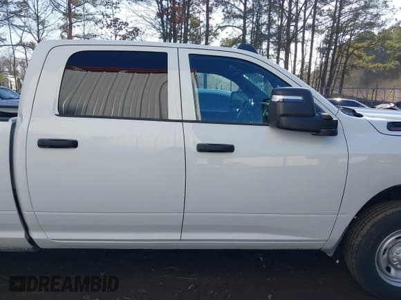 ✅ 2024 Ram 2500 Tradesman • VIN: 3C6UR4CJ5RG210774 • Lot: 41417352. Listed on IAAI with 2,376 mi. Free auction sales archive from the USA and detailed vehicle history report at DreamBid. Image 14.