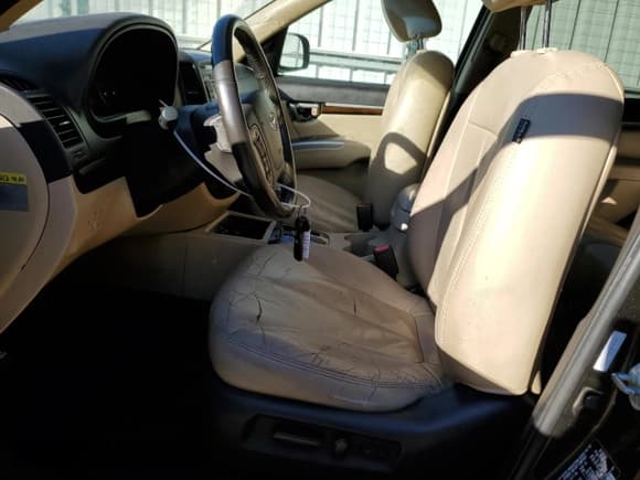 ✅ 2011 Hyundai Santa Fe Limited • VIN: 5XYZK4AG5BG077772 • Лот: 74562644. Опубликован ранее на Copart с пробегом 238 224 миль. Бесплатный доступ к архиву аукционных продаж из США и подробный отчёт об истории автомобиля на DreamBid. Изображение 7.