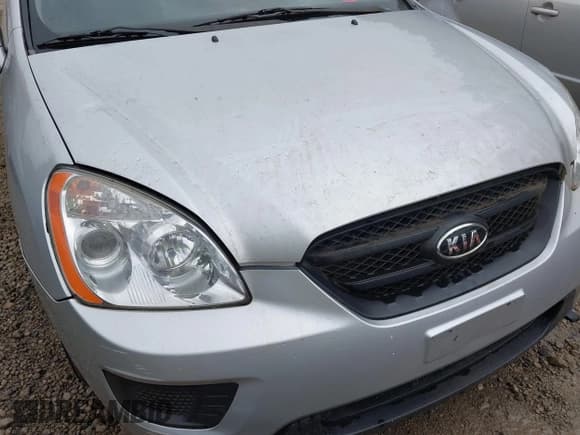 ✅ 2008 Kia Rondo LX • VIN: KNAFG526287137946 • Lot: 42642168. Wystawiony na IAAI z przebiegiem 81 278 mil. Bezpłatny archiwum sprzedaży aukcyjnych z USA i szczegółowy raport historii pojazdu na DreamBid. Zdjęcie 6.