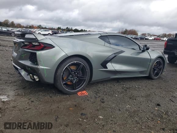 ✅ 2022 Chevrolet Corvette 1LT • VIN: 1G1YA2D41N5102371 • Lot: 90780365. Wystawiony na Copart z przebiegiem 17 549 mil. Bezpłatny archiwum sprzedaży aukcyjnych z USA i szczegółowy raport historii pojazdu na DreamBid. Zdjęcie 3.