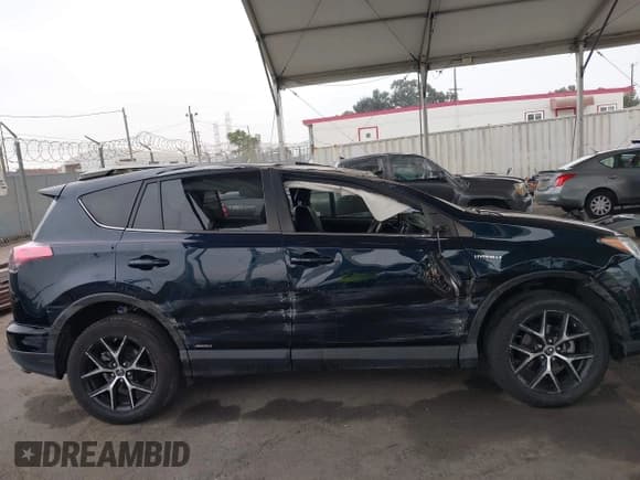 ✅ 2018 Toyota RAV4 Hybrid SE • VIN: JTMJJREV1JD255907 • Лот: 43074509. Опубликован ранее на IAAI с пробегом 70 728 миль. Бесплатный доступ к архиву аукционных продаж из США и подробный отчёт об истории автомобиля на DreamBid. Изображение 12.