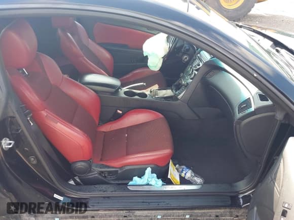 ✅ 2013 Hyundai Genesis Coupe 2.0T • VIN: KMHHT6KD8DU093034 • Lot: 42636446. Wystawiony na IAAI z przebiegiem Nie podano. Bezpłatny archiwum sprzedaży aukcyjnych z USA i szczegółowy raport historii pojazdu na DreamBid. Zdjęcie 5.