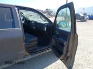 ✅ 2019 Chevrolet Silverado 1500 LT • VIN: 2GCVKPEC2K1198132 • Lot: 43262419. Wystawiony na IAAI z przebiegiem 128 687 mil. Bezpłatny archiwum sprzedaży aukcyjnych z USA i szczegółowy raport historii pojazdu na DreamBid. Zdjęcie 5.