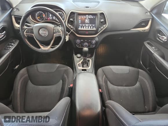 ✅ 2016 Jeep Cherokee Latitude • VIN: 1C4PJMCB3GW148909 • Lot: 92486445. Listed on Copart with 117,134 mi. Free auction sales archive from the USA and detailed vehicle history report at DreamBid. Image 8.