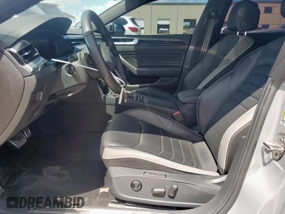 ✅ 2023 Volkswagen Arteon SEL R-Line • VIN: WVWAR7AN8PE016098 • Лот: 62030255. Опубликован ранее на Copart с пробегом 11 878 миль. Бесплатный доступ к архиву аукционных продаж из США и подробный отчёт об истории автомобиля на DreamBid. Изображение 7.