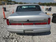 ✅ 1996 Lincoln Town Car Signature • VIN: 1LNLM82W1TY655139 • Лот: 81473985. Опубликован ранее на Copart с пробегом Не указан. Бесплатный доступ к архиву аукционных продаж из США и подробный отчёт об истории автомобиля на DreamBid. Изображение 6.