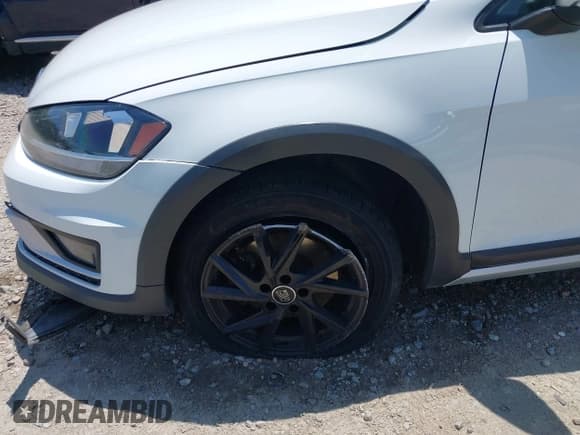 ✅ 2019 Volkswagen Golf S • VIN: 3VWH17AU5KM518869 • Lot: 42457303. Wystawiony na IAAI z przebiegiem 101 107 mil. Bezpłatny archiwum sprzedaży aukcyjnych z USA i szczegółowy raport historii pojazdu na DreamBid. Zdjęcie 20.