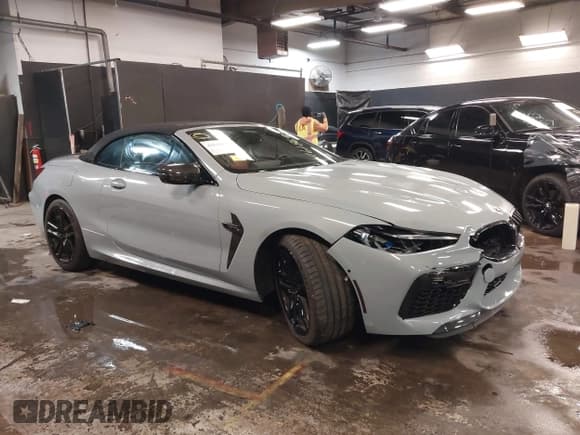✅ 2023 BMW M8 Competition • VIN: WBSDZ0C02PCM75573 • Lot: 41618692. Wystawiony na IAAI z przebiegiem 8 292 mil. Bezpłatny archiwum sprzedaży aukcyjnych z USA i szczegółowy raport historii pojazdu na DreamBid. Zdjęcie 1.