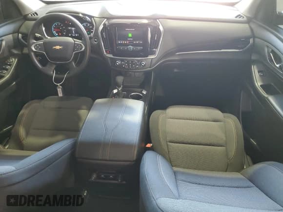 ✅ 2021 Chevrolet Traverse LS • VIN: 1GNERFKW6MJ179930 • Lot: 63435344. Wystawiony na Copart z przebiegiem 50 267 mil. Bezpłatny archiwum sprzedaży aukcyjnych z USA i szczegółowy raport historii pojazdu na DreamBid. Zdjęcie 8.